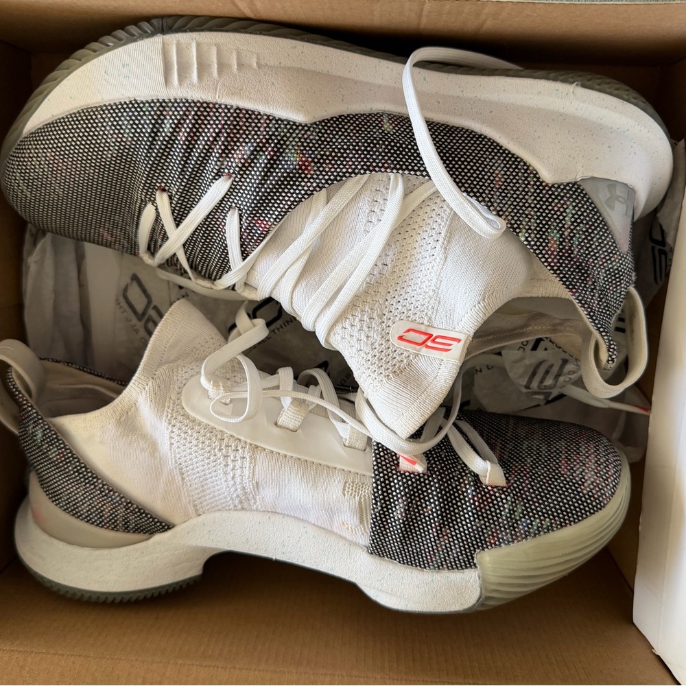 Under Armour Curry 5 White Knit Athletic Shoes with Black Speckle Accents